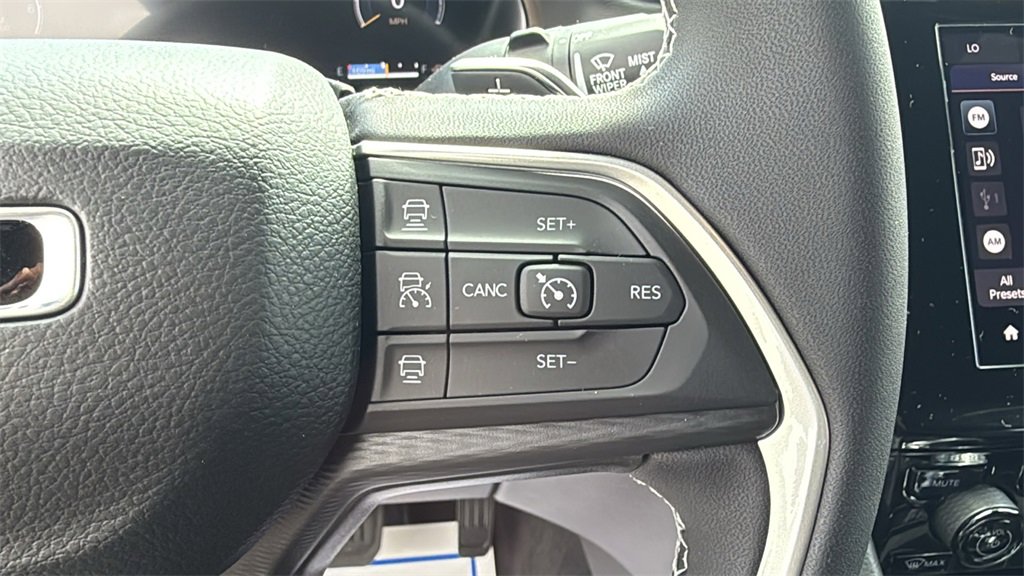 New 2025 Jeep Grand Cherokee L Laredo image 24