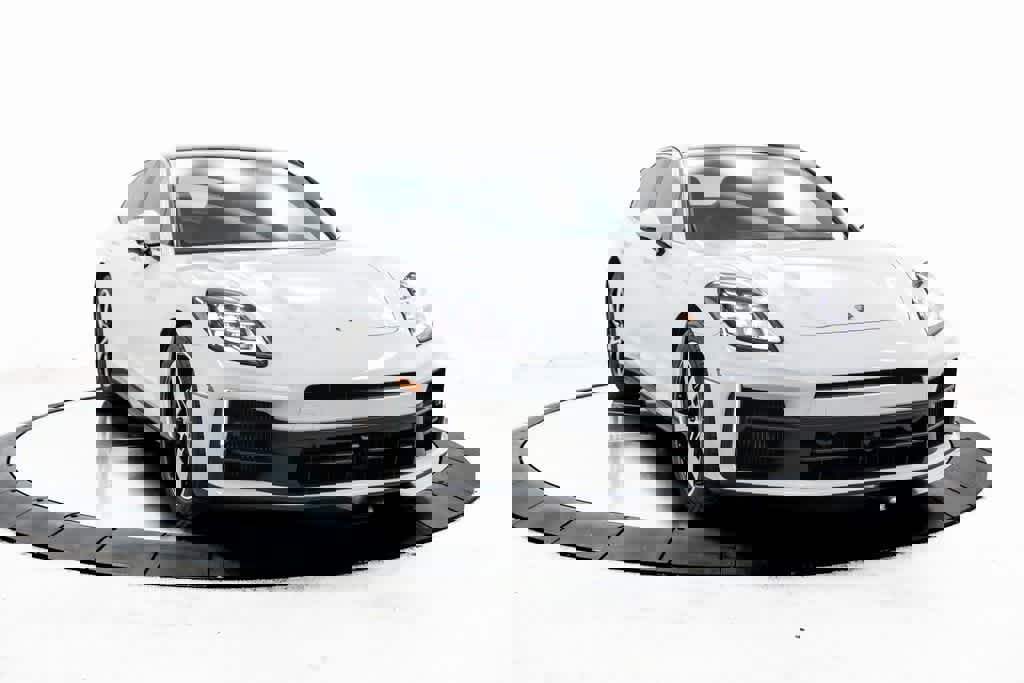 New 2025 Porsche Panamera 4 image 9