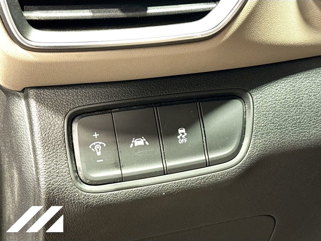 Used 2020 Hyundai Santa Fe SE image 10