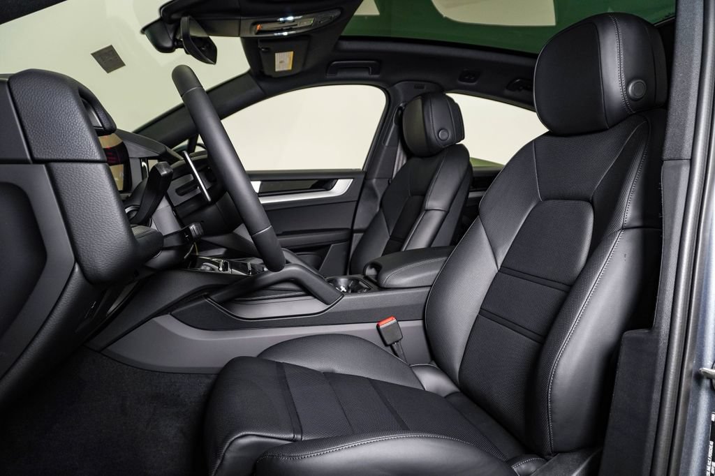 New 2026 Porsche Cayenne Coupe AWD/4WD image 5
