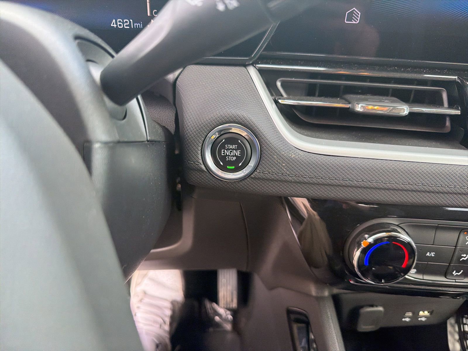 Used 2024 Chevrolet TrailBlazer LT w/ LT Cold Weather Package image 16