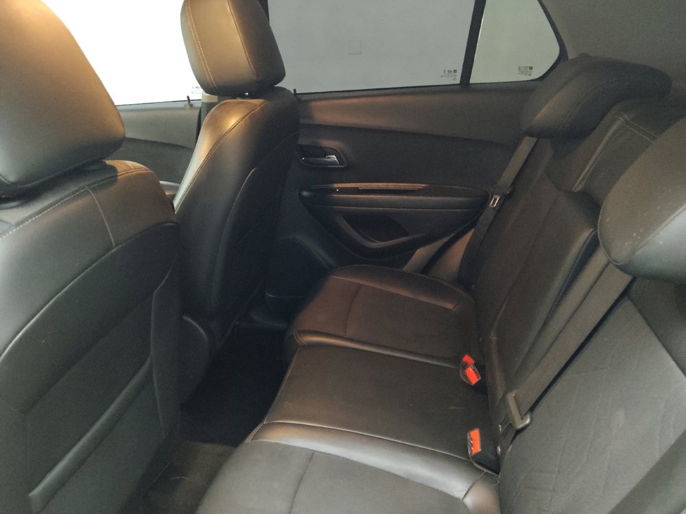 Used 2020 Chevrolet Trax LT w/ LT Convenience Package image 18