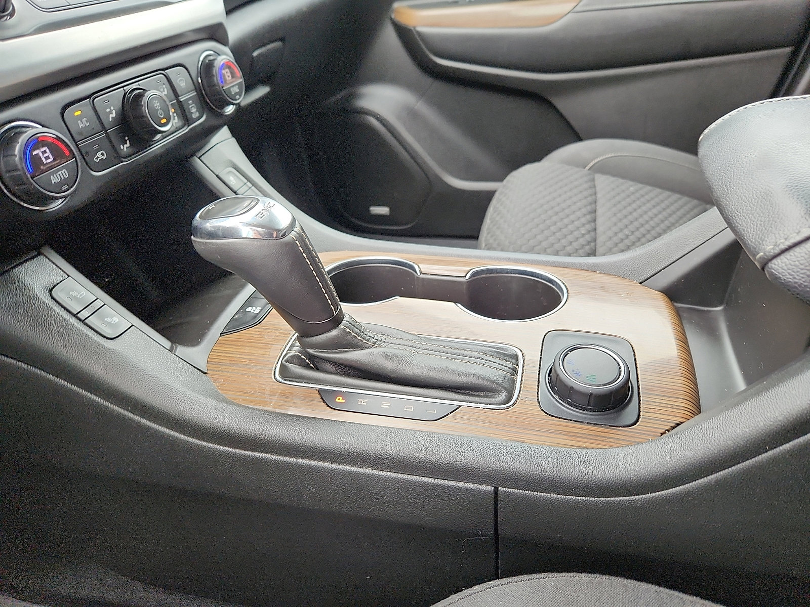 Used 2018 GMC Acadia SLE image 20