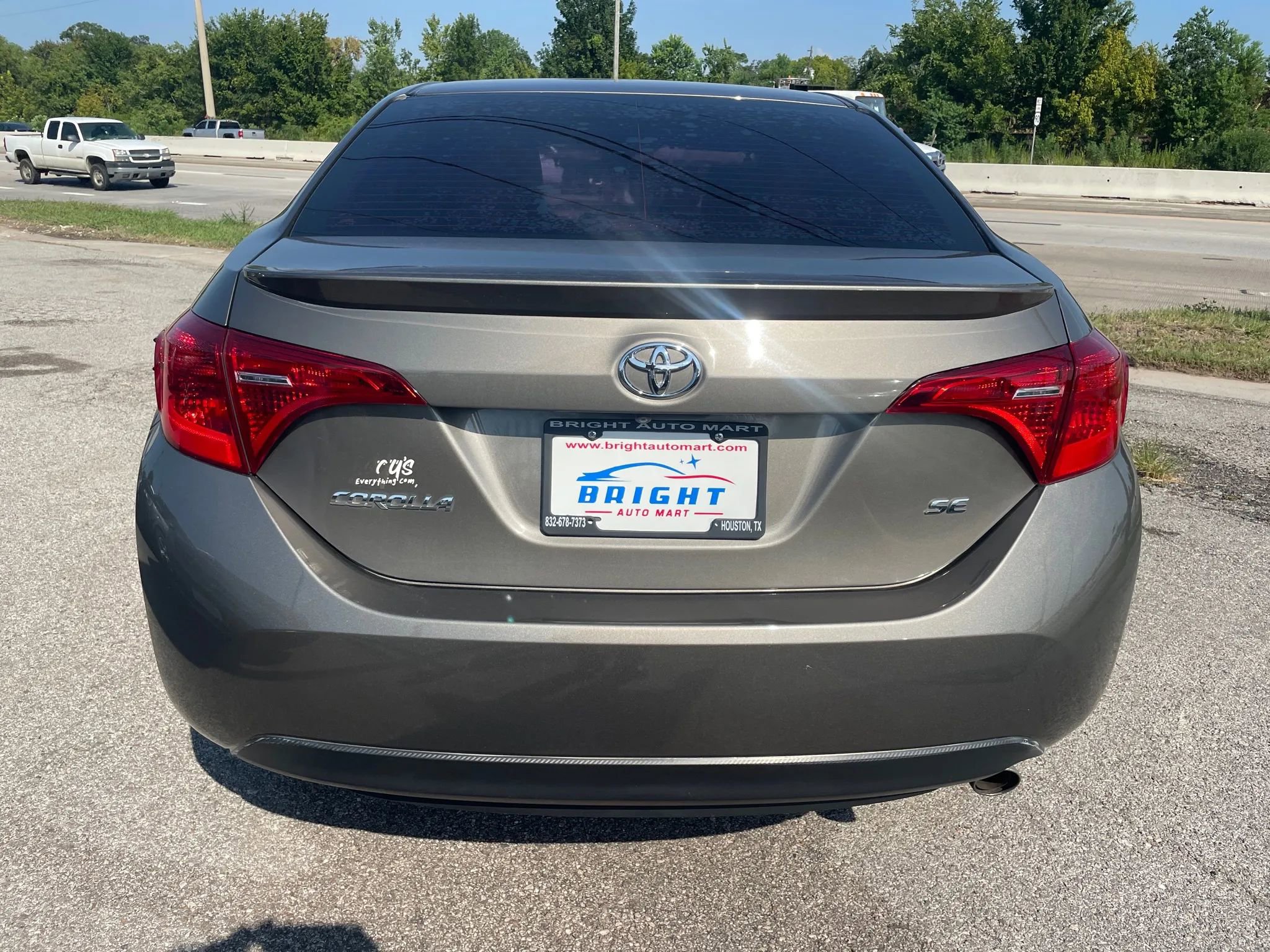 Used 2019 Toyota Corolla SE image 3