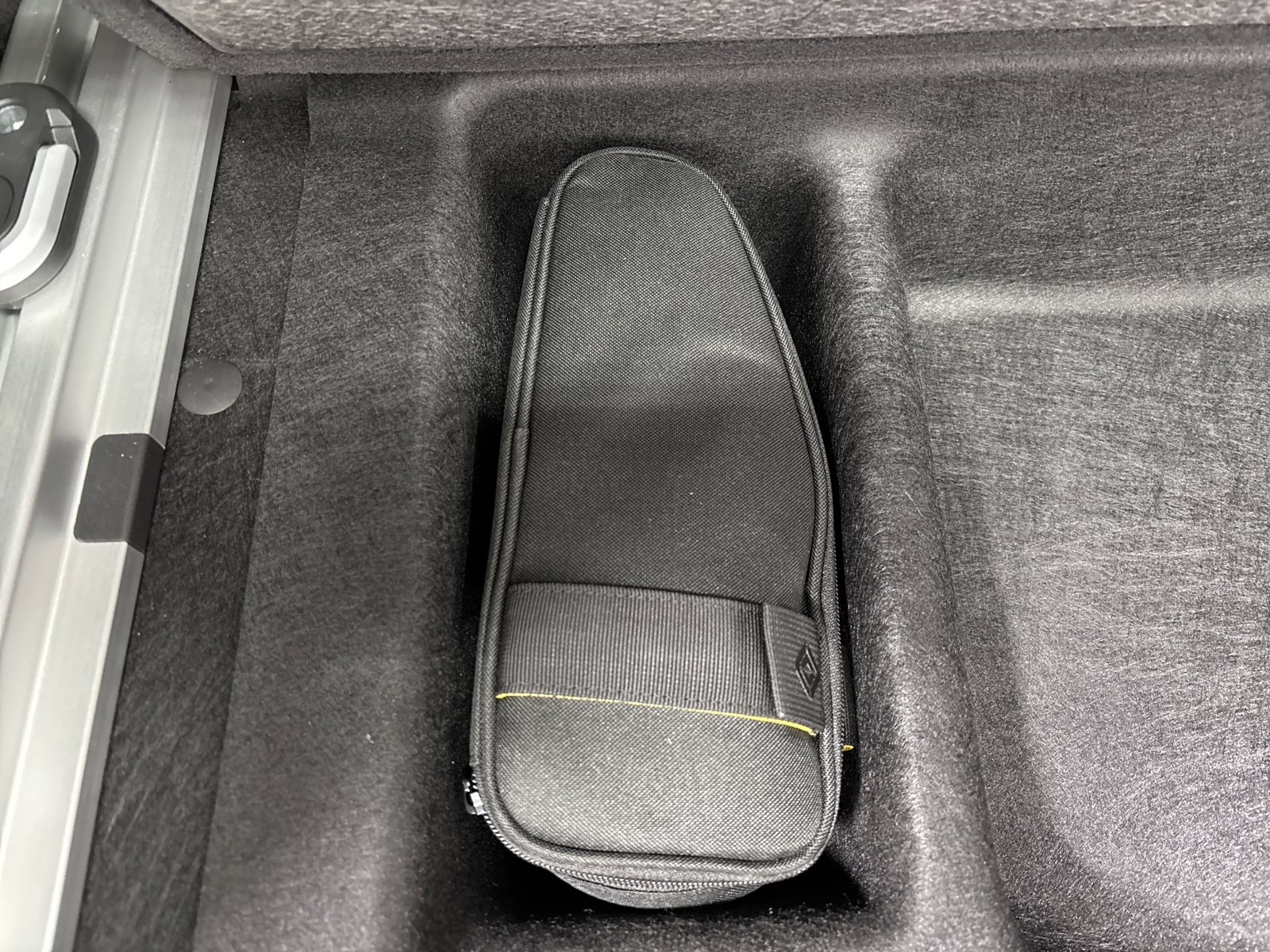 Used 2025 Rivian R1S Adventure AWD/4WD image 34