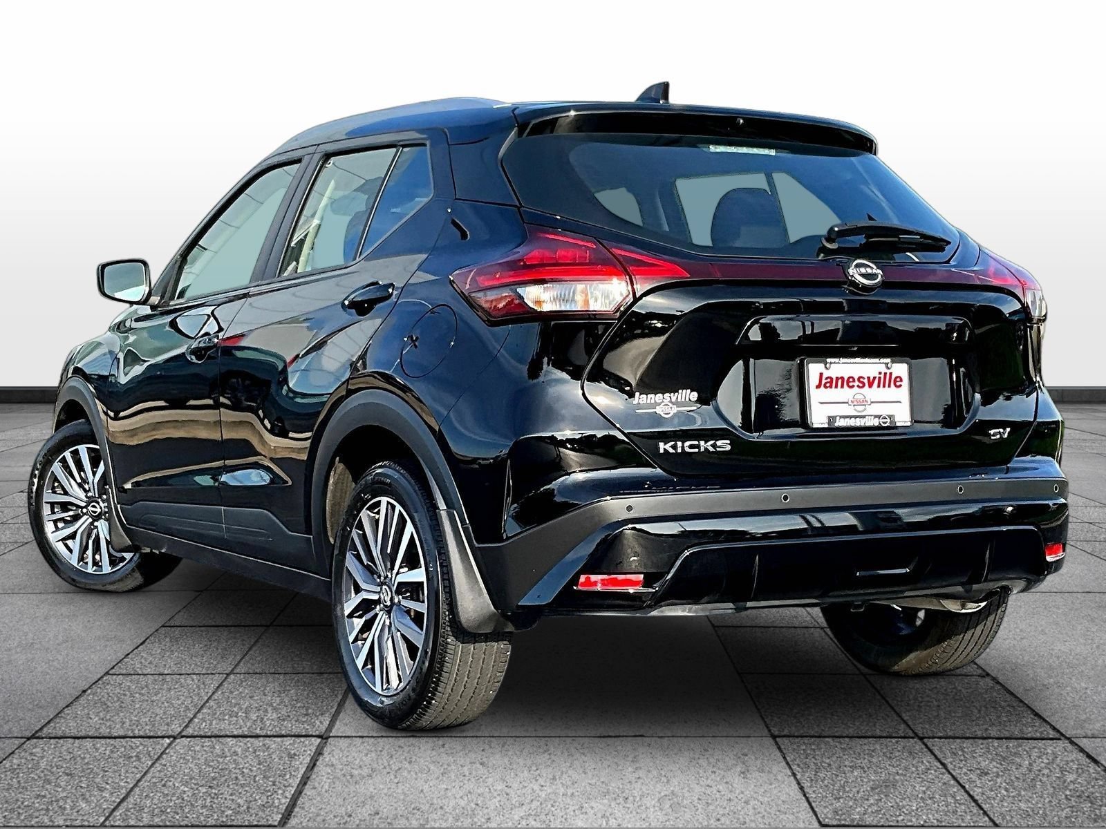 Certified 2024 Nissan Kicks SV FWD image 5