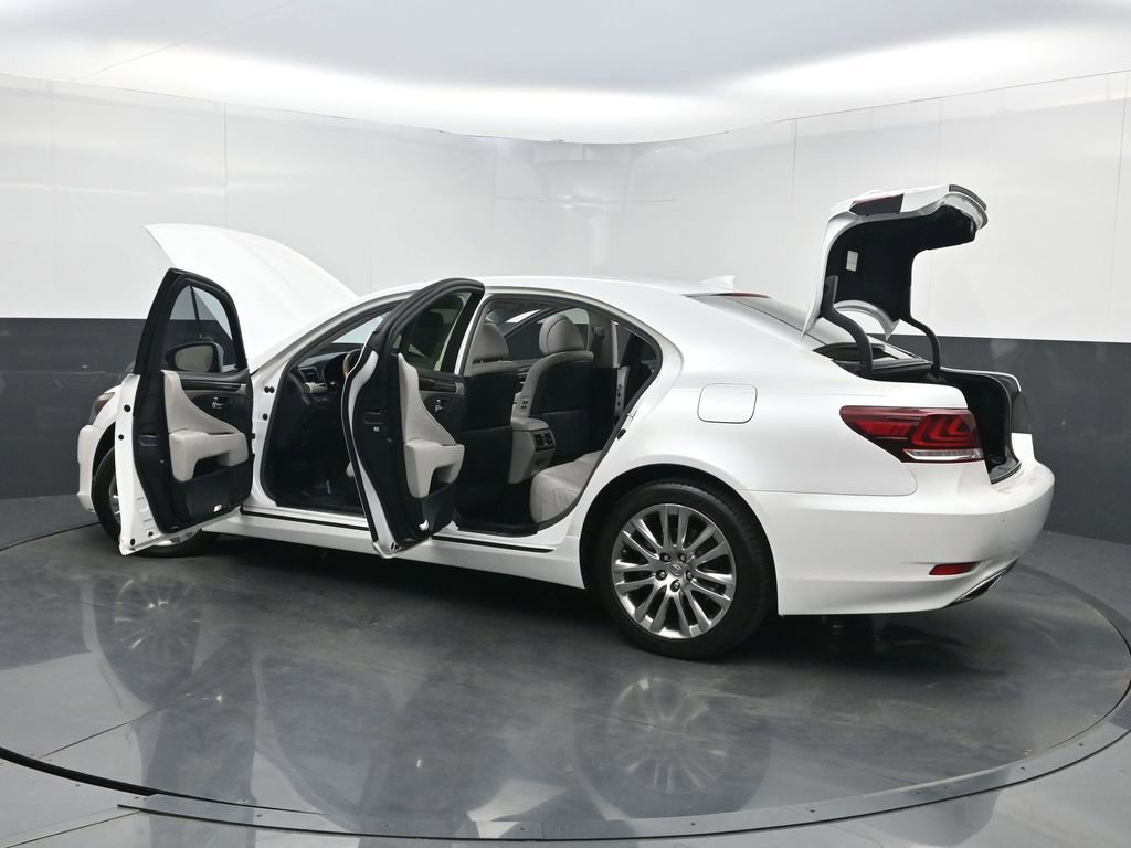 Used 2016 Lexus LS 460 w/ Comfort Package image 40