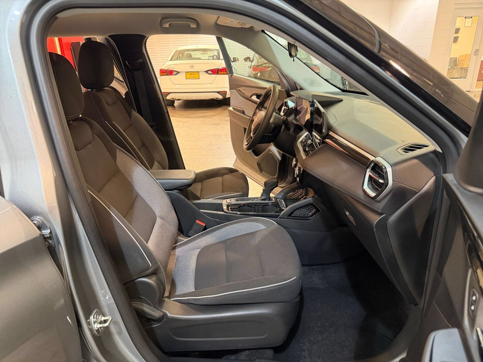 Used 2025 Chevrolet TrailBlazer LT FWD image 30
