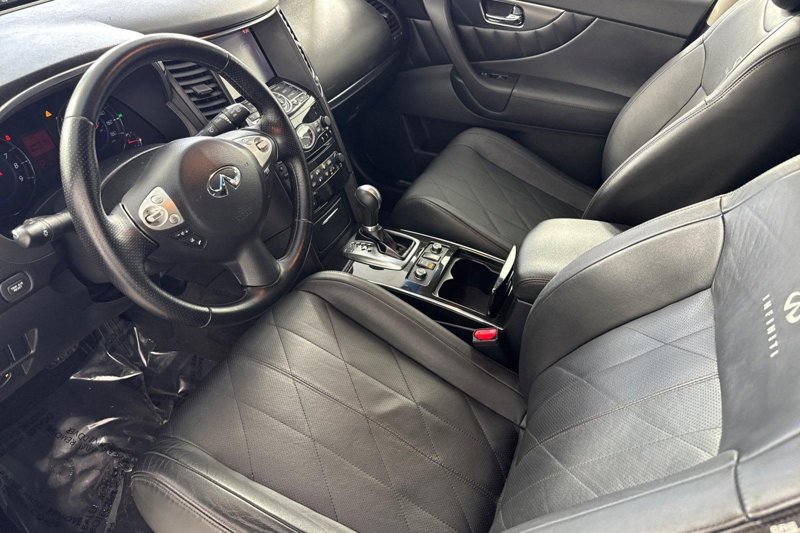 Used 2010 INFINITI FX35 AWD w/ Navigation Pkg image 4