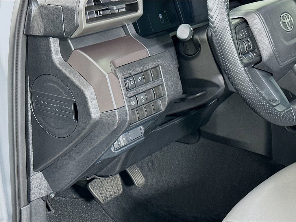 Certified 2025 Toyota Tacoma SR5 image 10