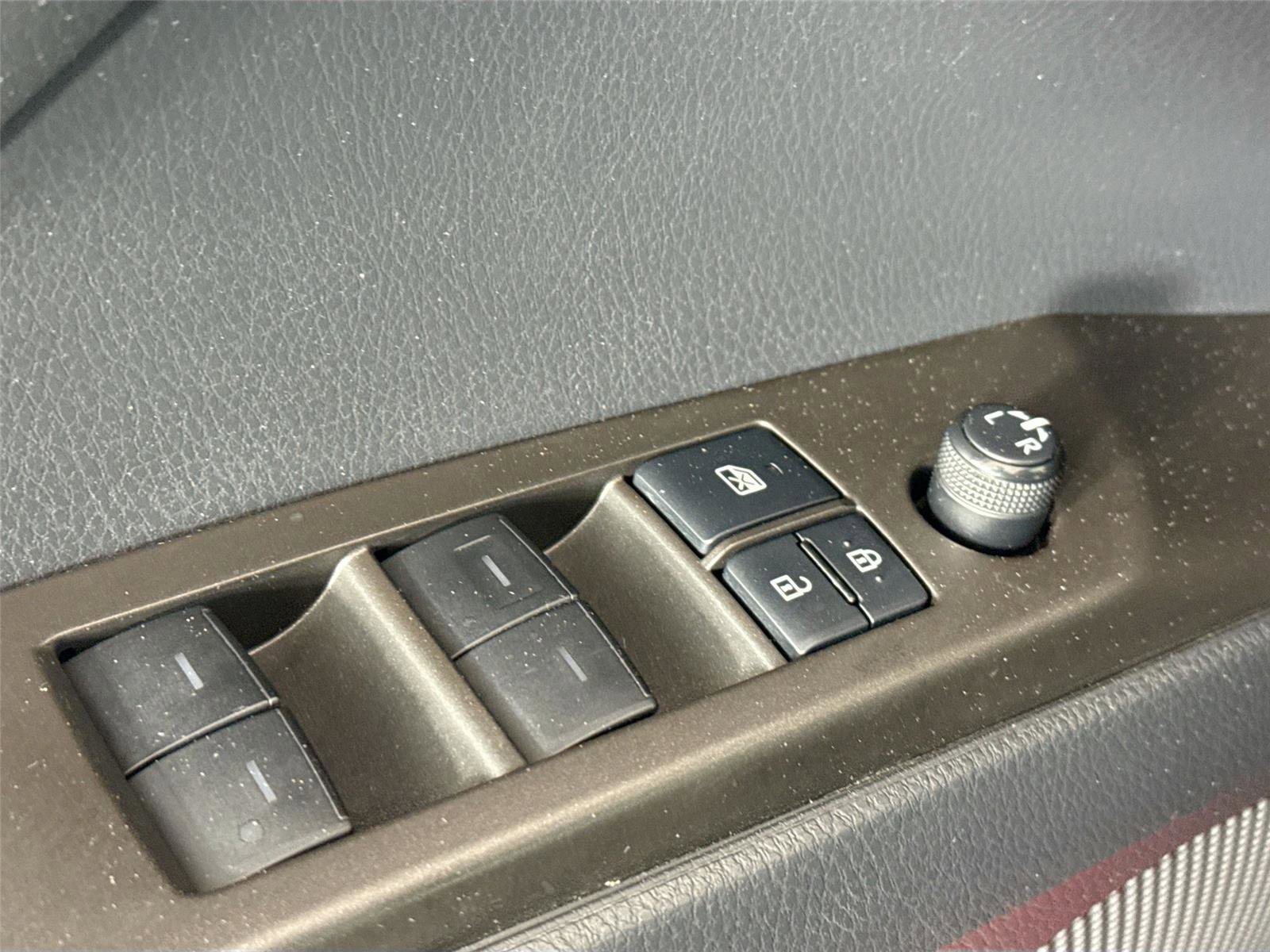 Used 2021 Toyota Camry SE FWD image 24
