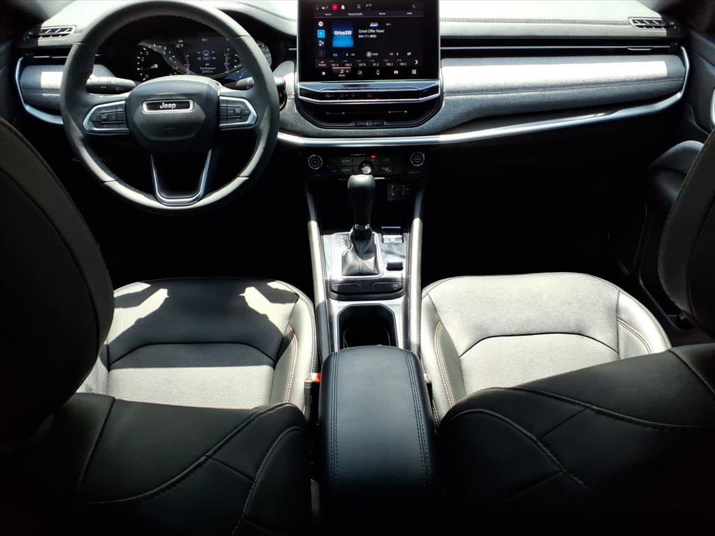 Used 2023 Jeep Compass Latitude image 17