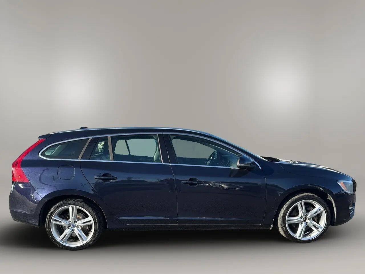 Used 2016 Volvo V60 T5 Platinum AWD/4WD image 8