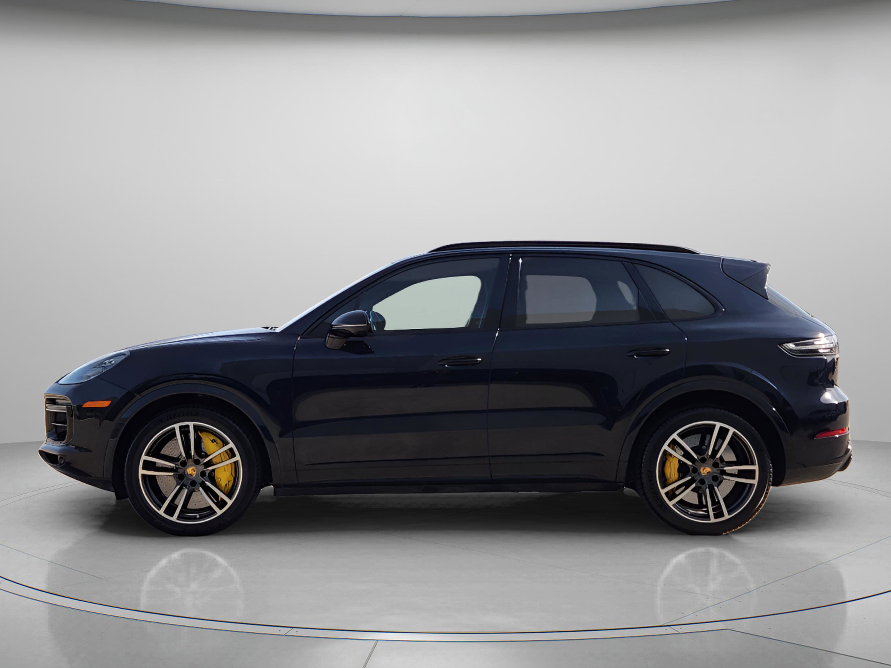 Used 2019 Porsche Cayenne Turbo image 2