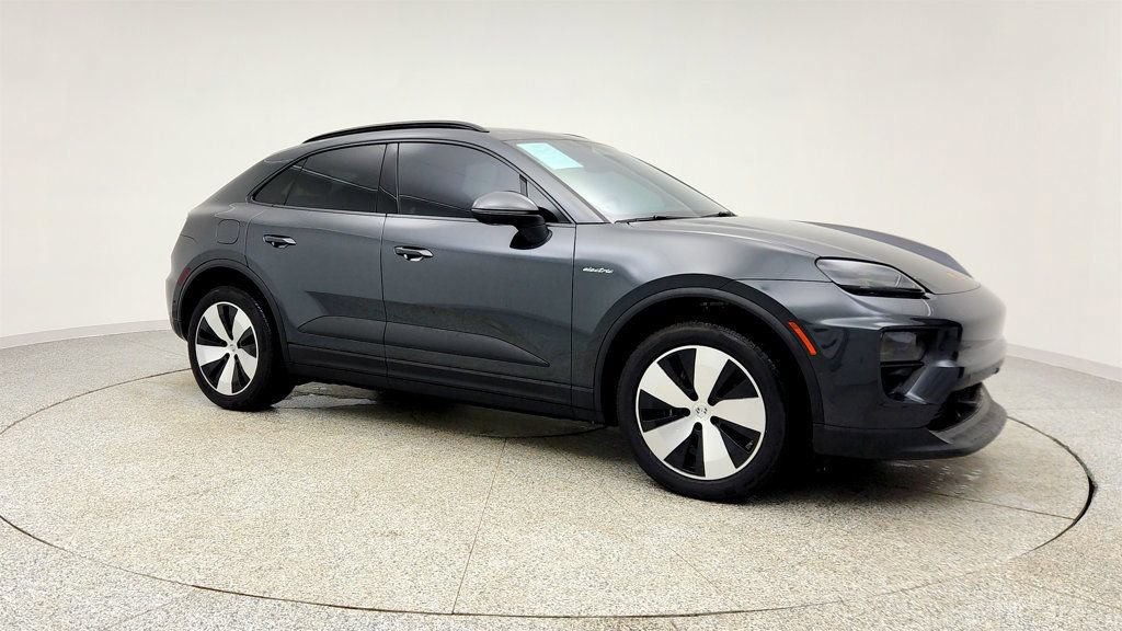 Used 2025 Porsche Macan 4 Electric AWD/4WD image 3