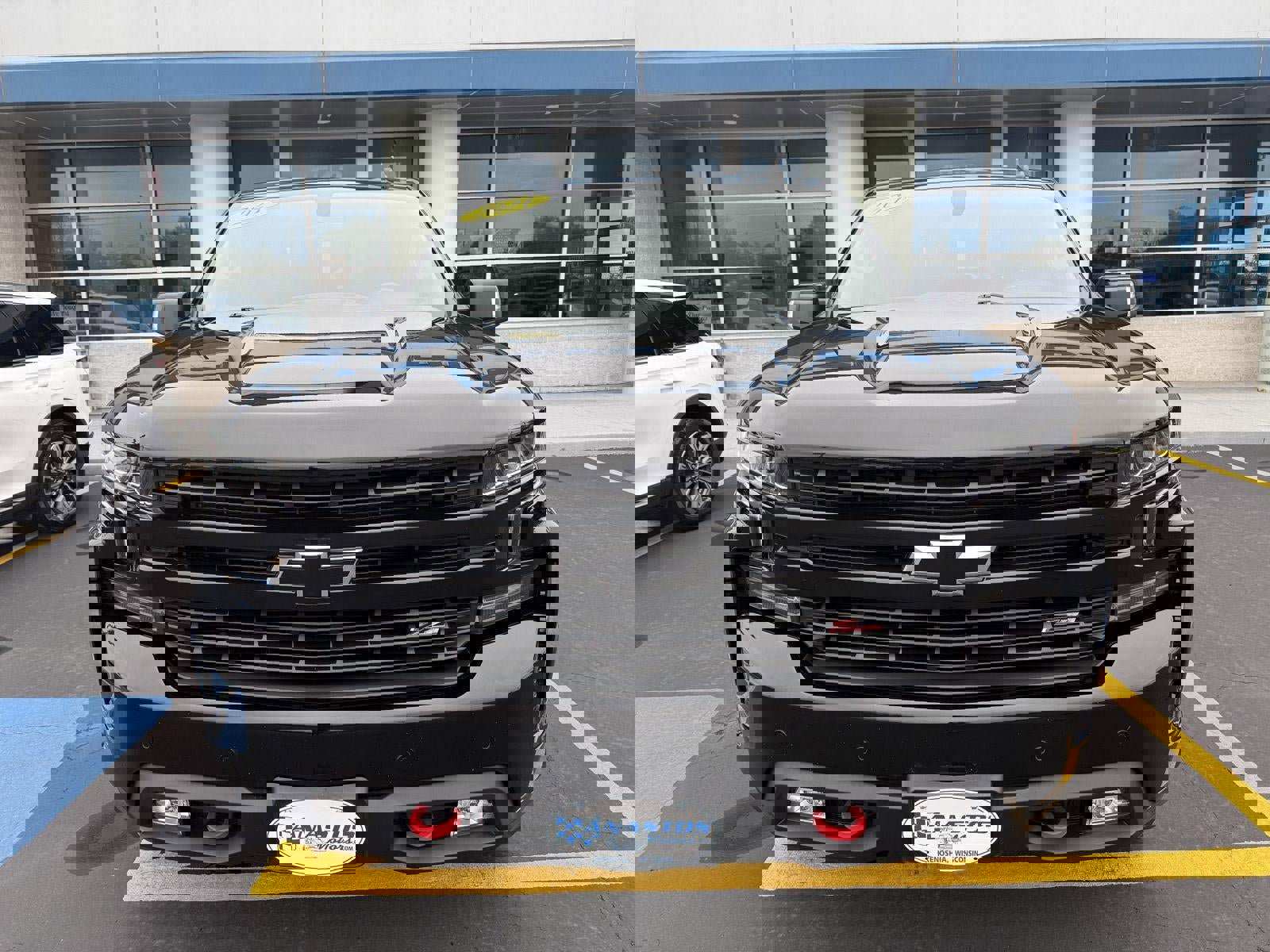 Used 2021 Chevrolet Silverado 1500 LT Trail Boss w/ Convenience Package II image 2