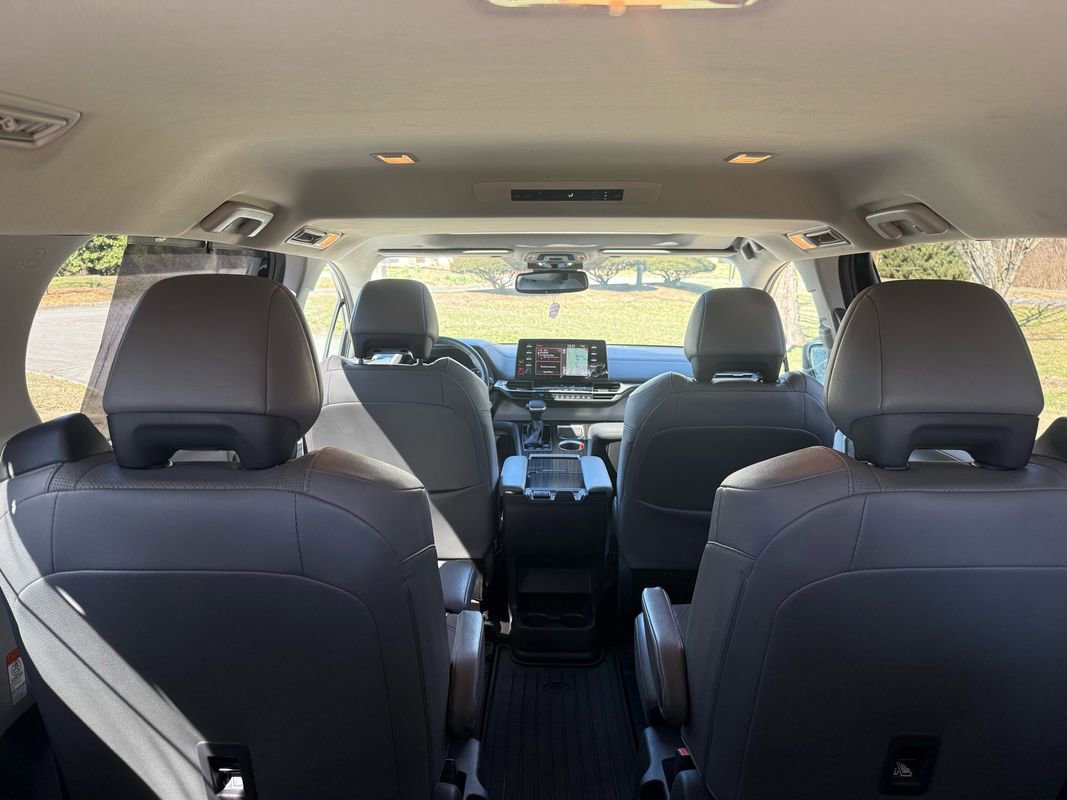 Used 2021 Toyota Sienna Limited FWD image 38