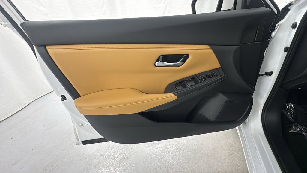 Used 2023 Nissan Sentra SV w/ SV Premium Package image 16