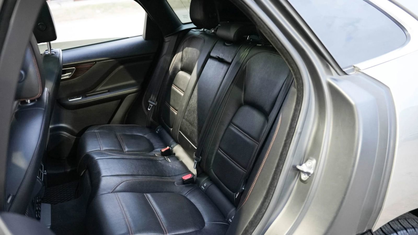 Used 2018 Jaguar F-PACE Prestige image 26