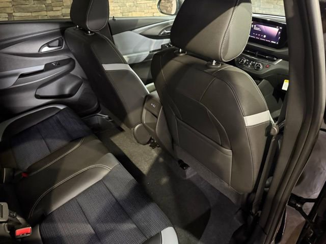 Used 2025 Buick Envista Preferred w/ Convenience II Package FWD image 4