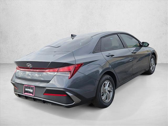 New 2026 Hyundai Elantra SE image 2