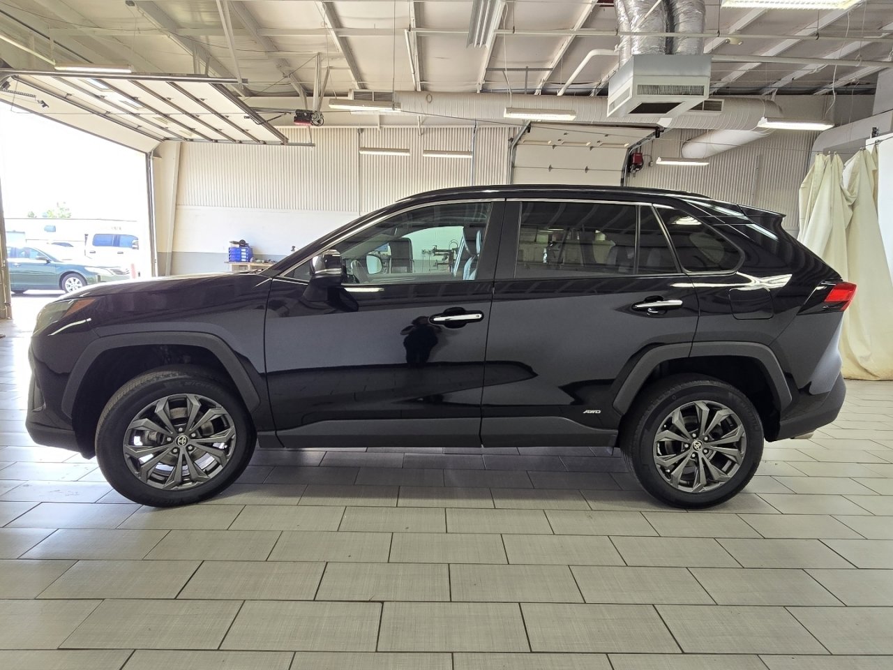 Used 2023 Toyota RAV4 Limited AWD/4WD image 15