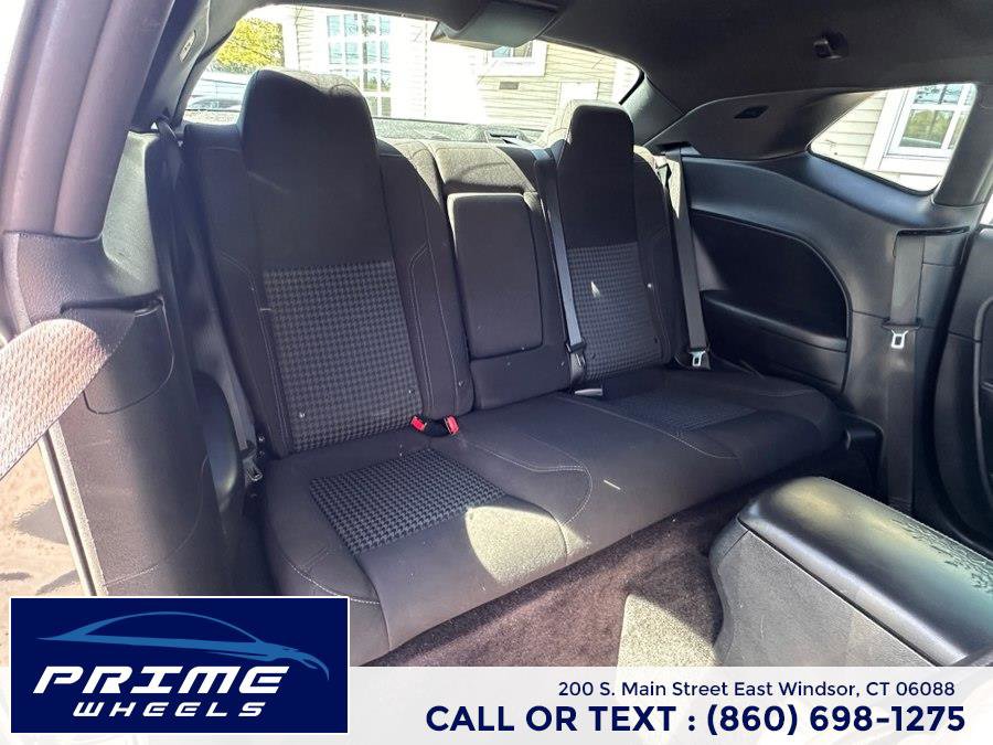 Used 2017 Dodge Challenger SXT RWD image 15