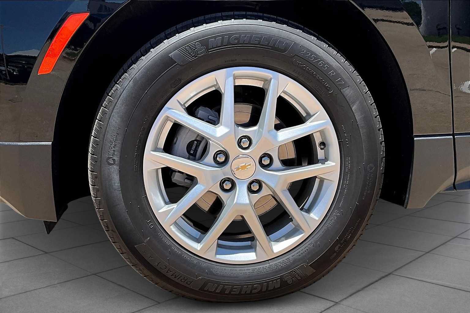 Used 2023 Chevrolet Equinox LT FWD image 11