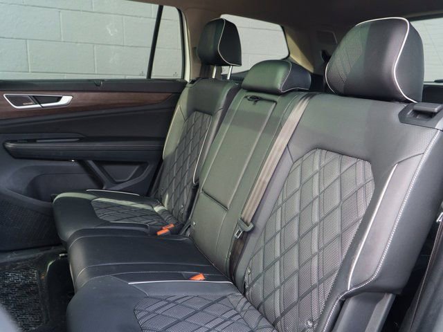 Used 2025 Volkswagen Atlas SEL Premium R-Line image 18