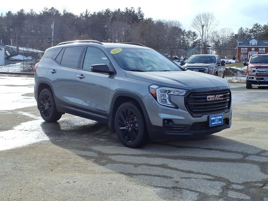 Used 2023 GMC Terrain SLT w/ Elevation Edition image 3