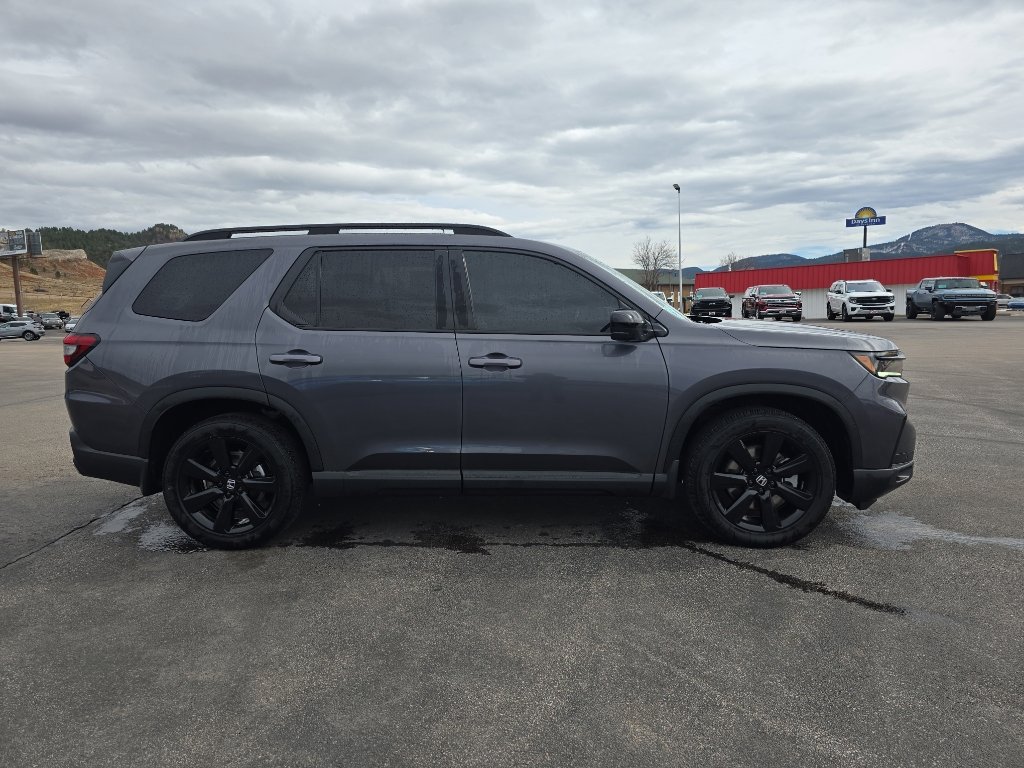 Used 2025 Honda Pilot Black Edition image 31