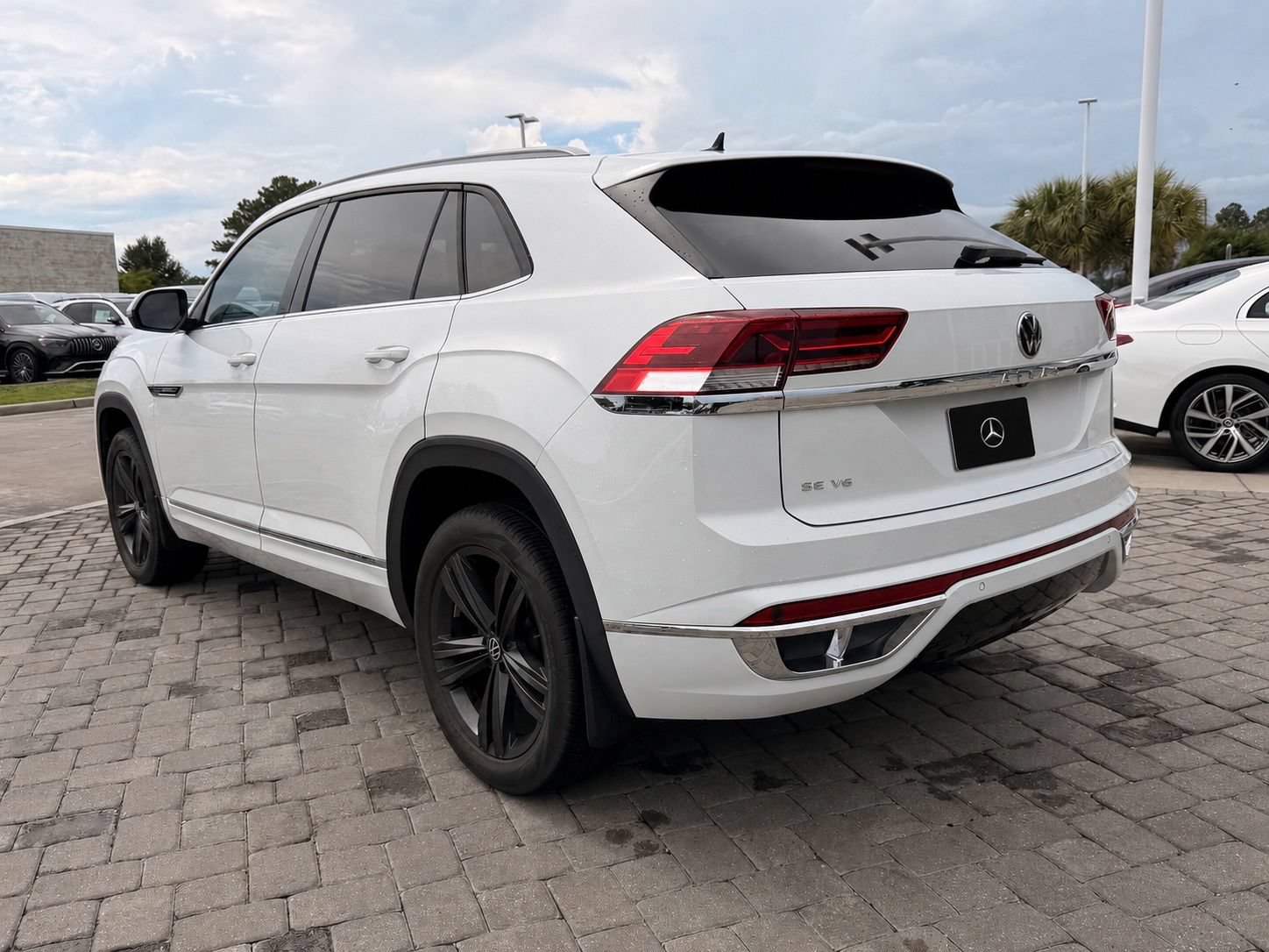 Used 2021 Volkswagen Atlas Cross Sport SE w/ Panoramic Sunroof Package FWD image 9