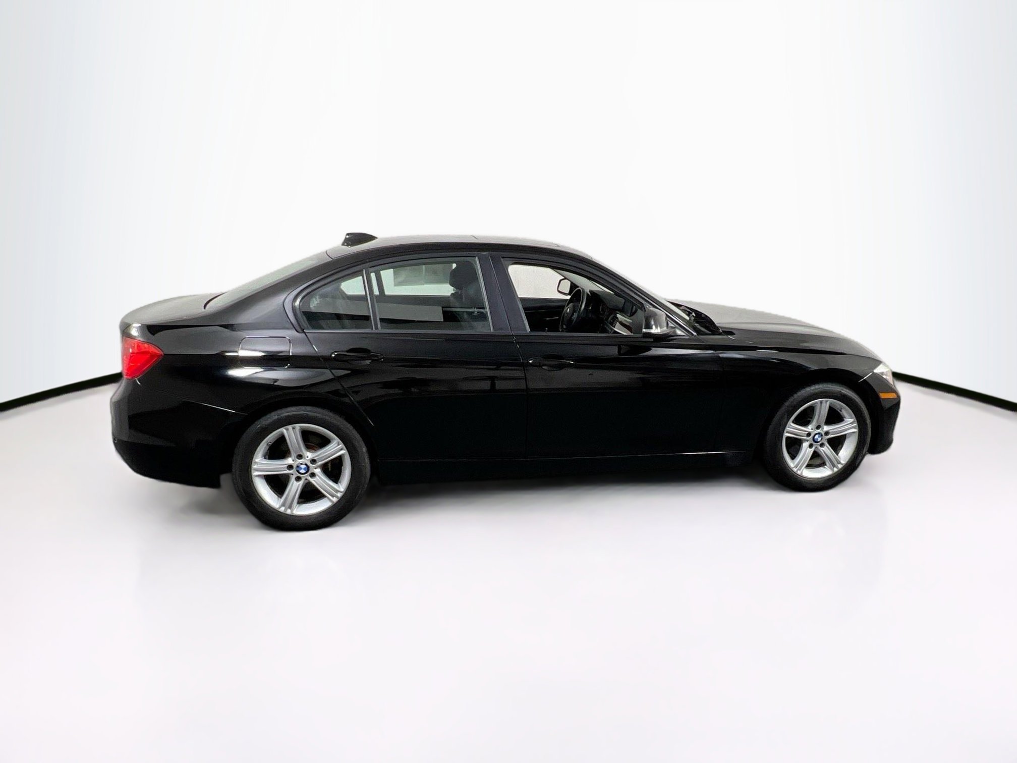 Used 2015 BMW 320i xDrive Sedan image 4