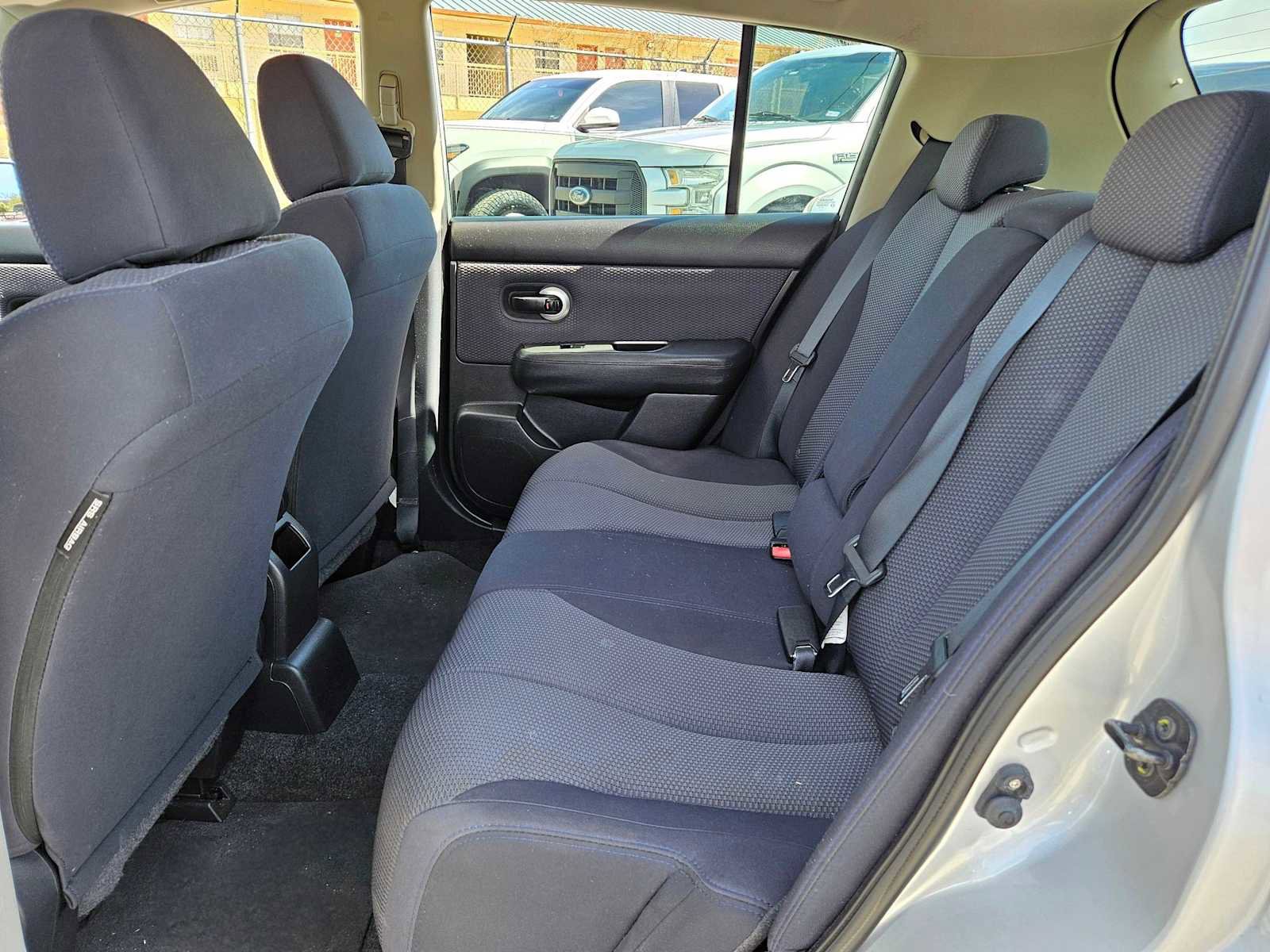 Used 2009 Nissan Versa SL w/ Convenience Pkg image 17