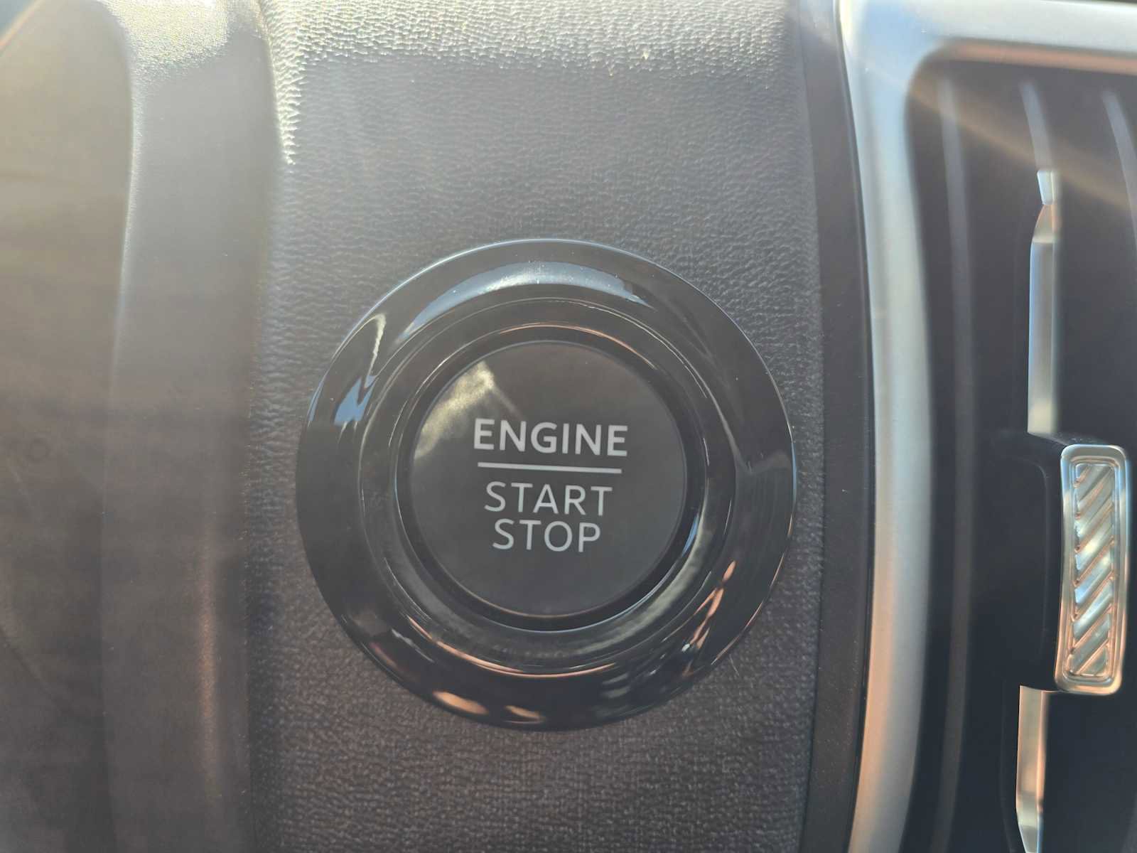 Used 2025 Ford Expedition Active AWD/4WD image 34