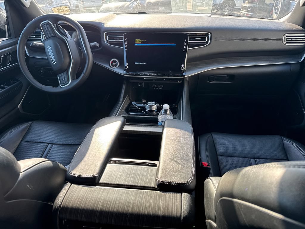 Used 2024 Jeep Wagoneer L Series II w/ Flexible Seating Group AWD/4WD image 21