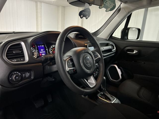 Used 2020 Jeep Renegade Latitude FWD image 10