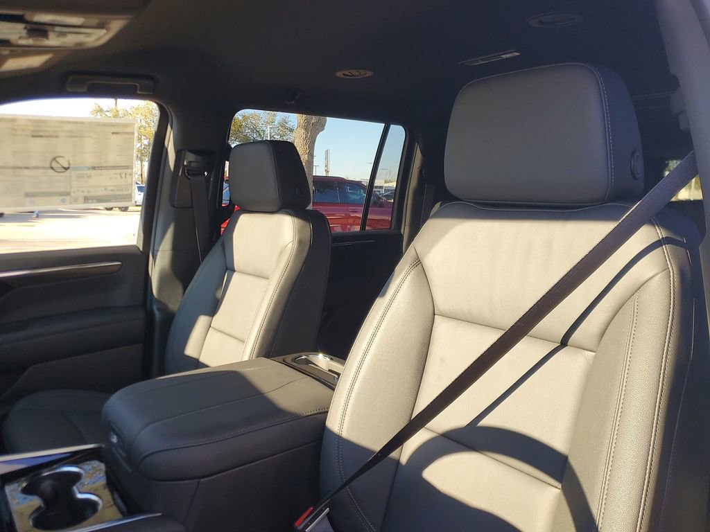 New 2026 Chevrolet Suburban LT w/ Comfort Package image 17