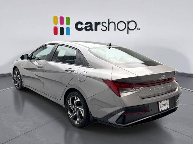 Used 2024 Hyundai Elantra Limited image 3