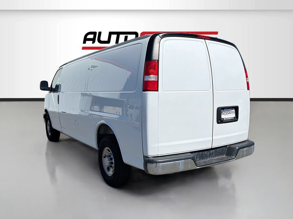 Used 2025 Chevrolet Express 3500 Extended w/ Driver Convenience Package RWD image 5
