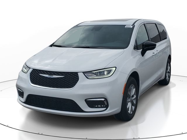New 2026 Chrysler Pacifica Limited w/ Trailer Tow Group AWD/4WD image 2