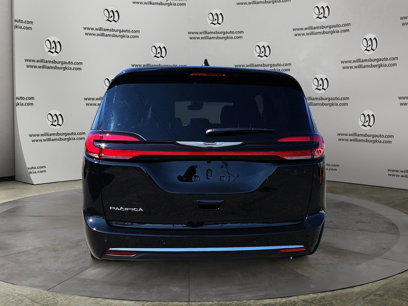 New 2026 Chrysler Pacifica Select image 4