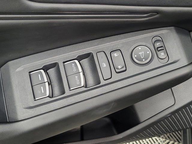Certified 2025 Honda Accord SE image 19