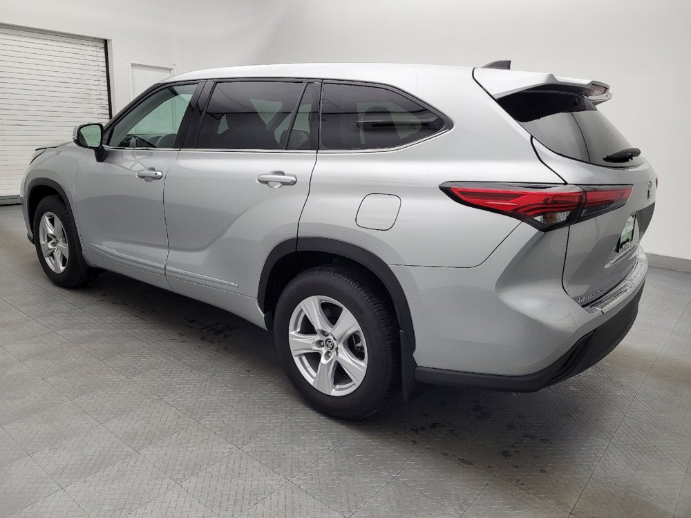 Used 2022 Toyota Highlander L image 3