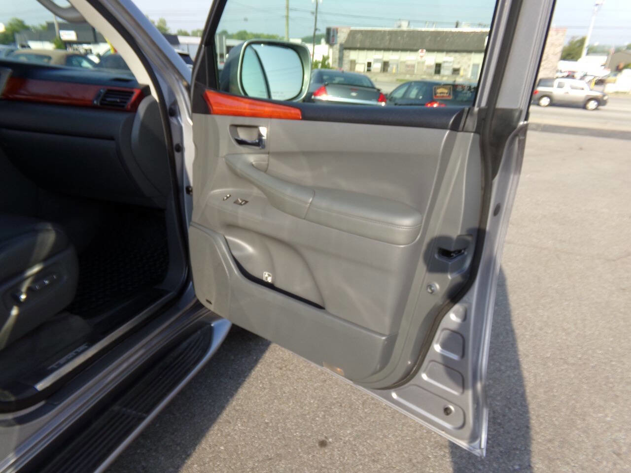 Used 2008 Lexus LX 570 4WD image 37