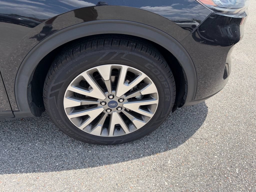 Used 2020 Ford Escape Titanium FWD image 4