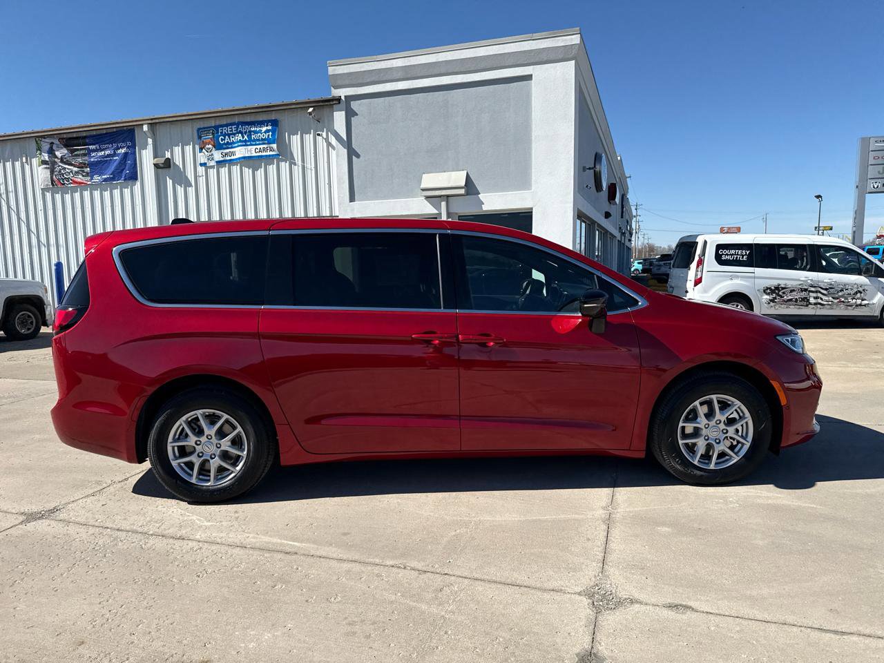 New 2026 Chrysler Pacifica Select image 5