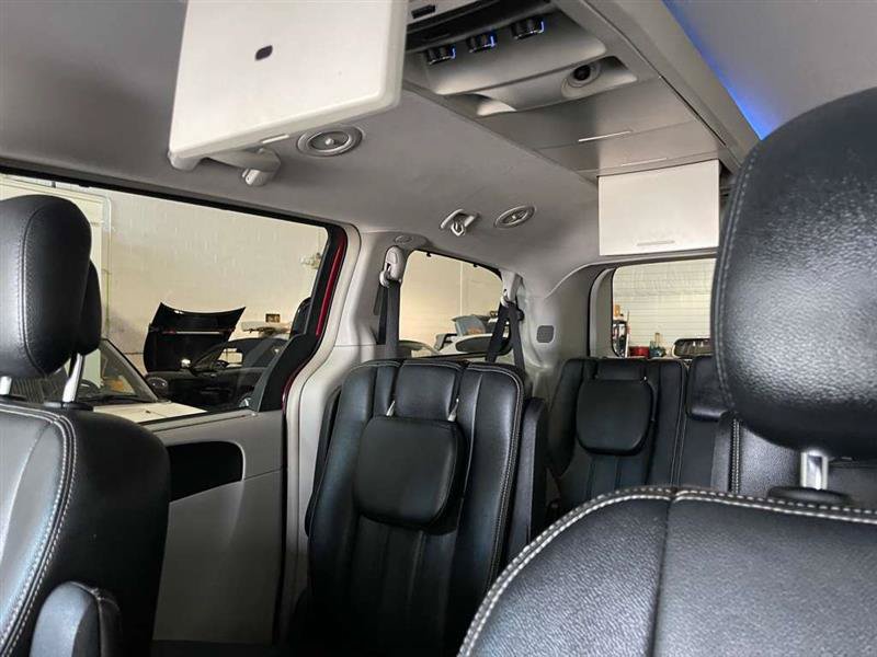 Used 2015 Chrysler Town & Country Touring-L w/ Driver Convenience Group FWD image 91