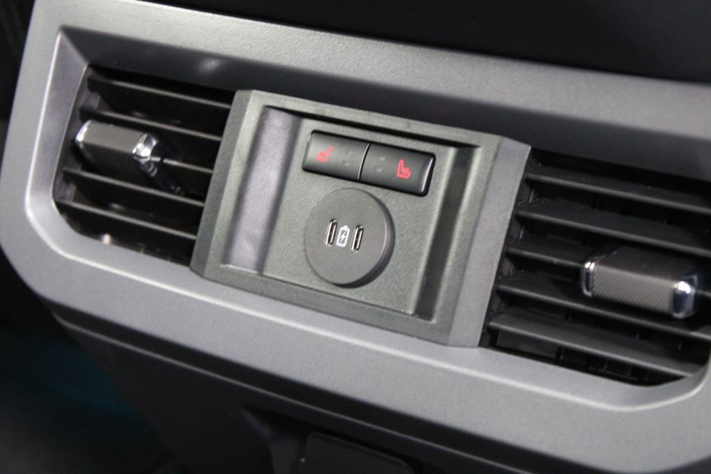 New 2026 Ford F250 Lariat w/ Black Appearance Package image 34