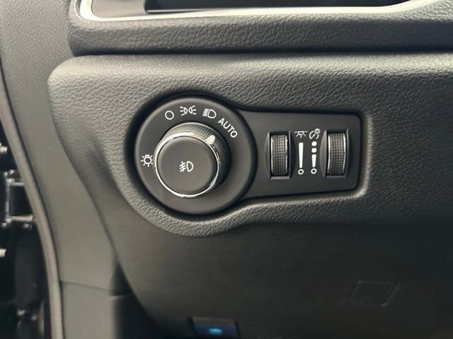 New 2026 Chrysler Pacifica Select w/ S Appearance Package image 25